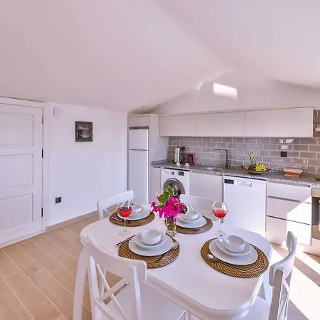 Lobelya アパートホテル