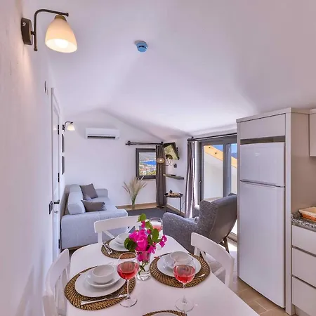 Apart Otel Lobelya Kaş