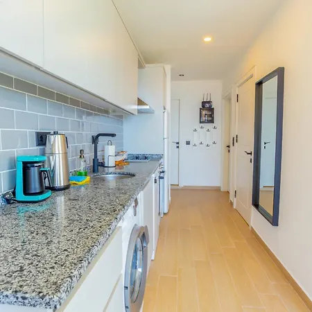 アパートホテル Lobelya